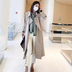 Green Bean Colored Windbreaker Coat for Women, Autumn 2023, Exuding a Stylish Middle-Length and Loose Fit with a Touch of Elegance, British-inspired Overcoat