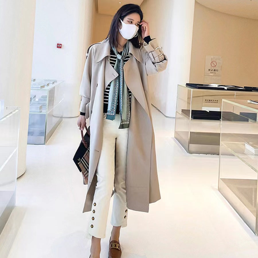 Green Bean Colored Windbreaker Coat for Women, Autumn 2023, Exuding a Stylish Middle-Length and Loose Fit with a Touch of Elegance, British-inspired Overcoat